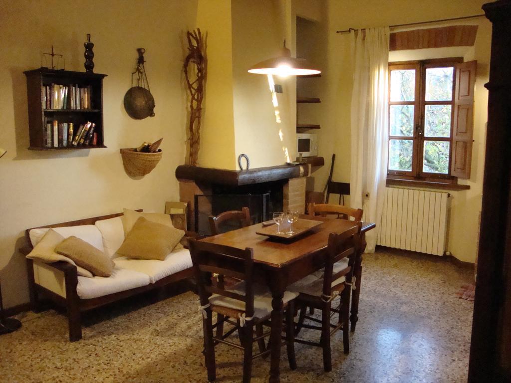 Agriturismo Poggio Salvi Sovicille Rum bild